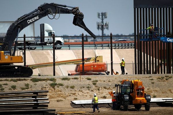 Фото:  Работы по возведению стены между Мексикой и США. Фото: ЕРА