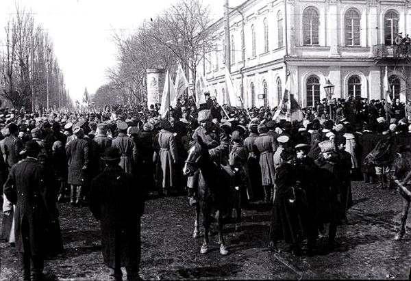 Фото:  Революционные манифестации в Киеве. 1917 г.