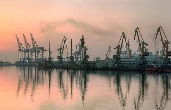Фото:  К чему власть готовит порты Украины?