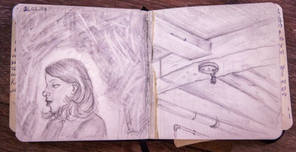 Фото:  Дневник девочки, который она вела в бомбоубежище в Мариуполе.