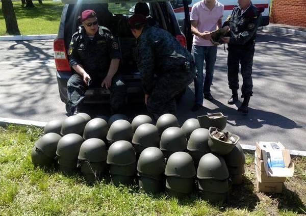 Фото:   Волонтеры в тени