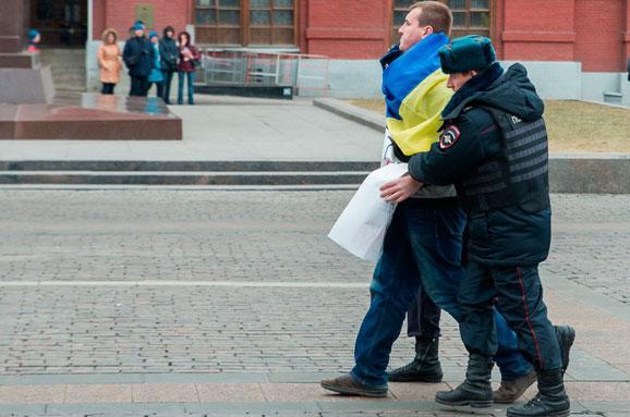 Фото:  Любой украинец в России — уже заложник