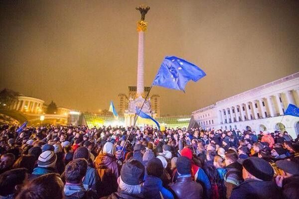 Фото:  Один з перших днів Євромайдану