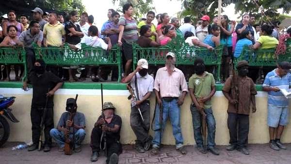 Фото:   Народная самооборона: в Мексике 
