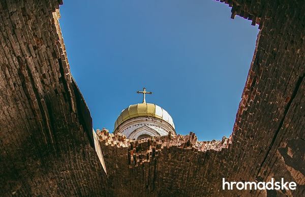 Фото:  путін захищає «рускій мір» руйнуванням церков, зокрема й тих, які підпоря