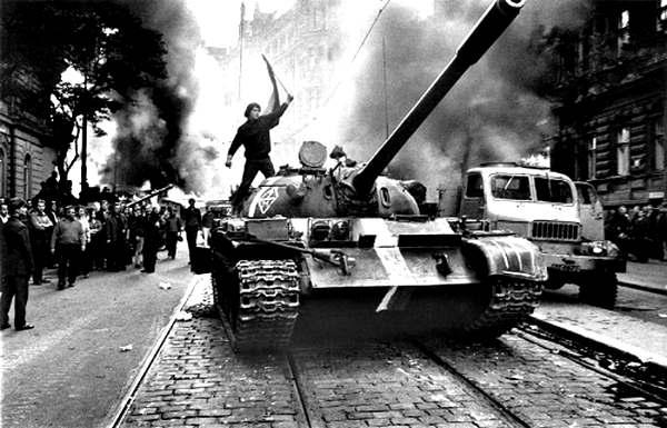Фото:  Бурные дни в Праге (август 1968 года)