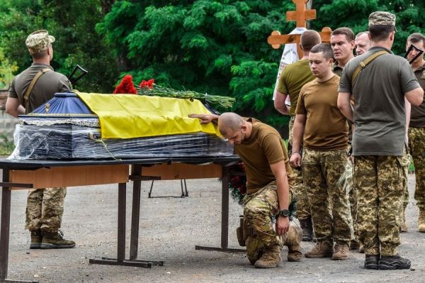 Фото:  Прощание побратимов из 24 ОМБР с героем Украины Тарасом Матвеевым.