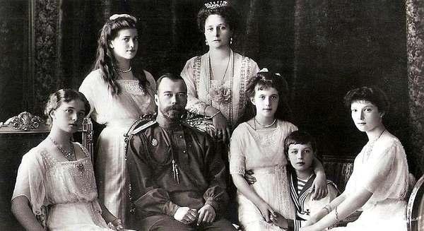 Фото:  Падение 400-летней монархии Романовых