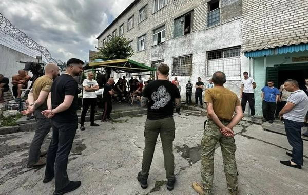 Фото:  Рекрутери Третьої штурмової бригади ЗСУ вербують в’язнів в одній з україн