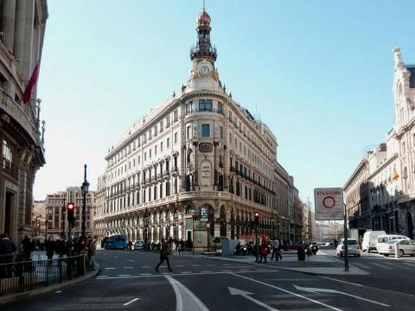 Фото:  Улица Алькала в Мадриде - самая и одна из старейших