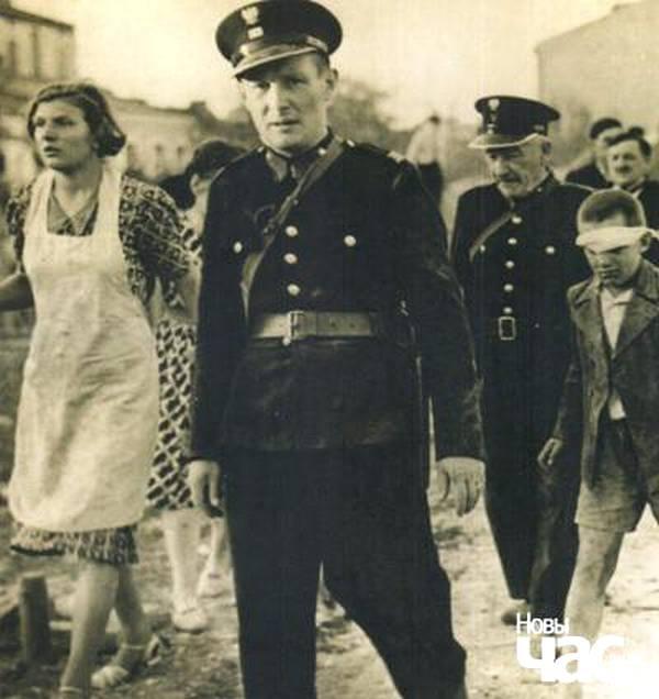 Фото:  Сентябрь 1939 года. Польские полицейские и мирные жители отступают на Вос