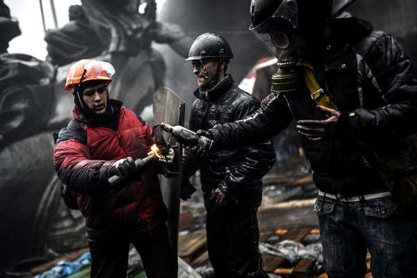 Фото:  Они убрали Януковича