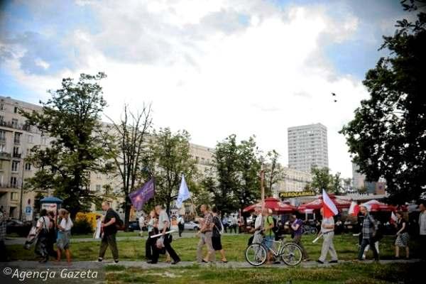 На фото: Варшава, июль 2012, Мемориальный марш по случаю годовщины Волынской рез